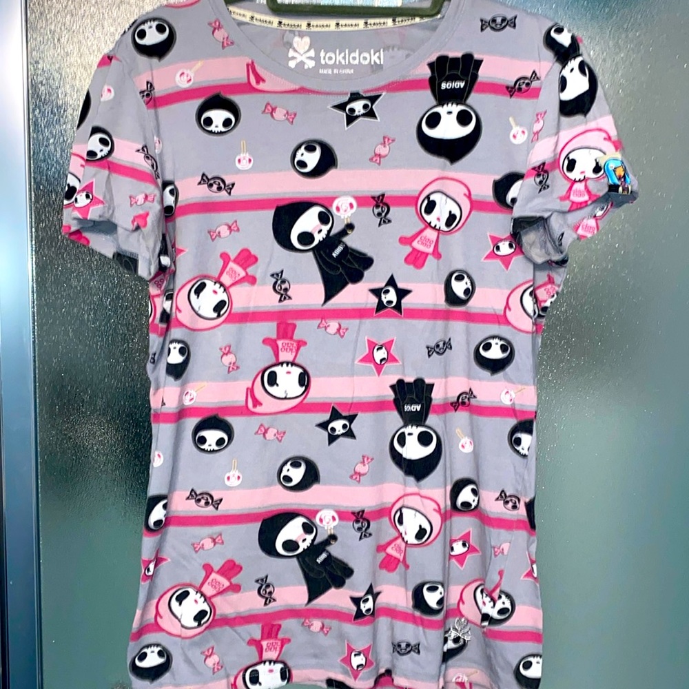 Gray and pink tokidoki shirt do